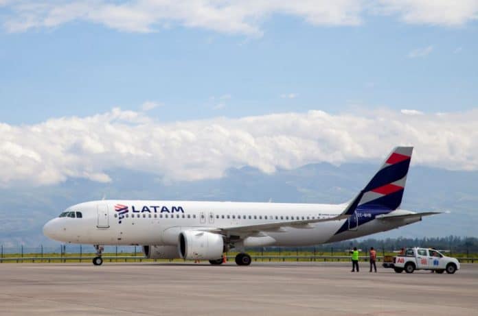 Latam transportará gratis vacunas contra el COVID-19