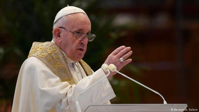 Papa Francisco pide a líderes que se unan para combatir COVID-19